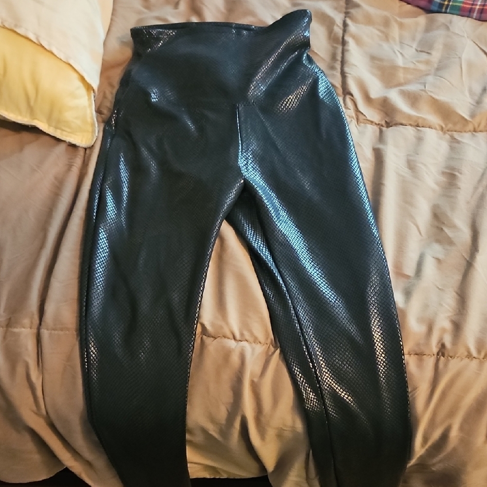 Yummie Black Textured Pants